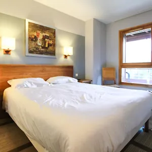 https://stunning-3-bedroom-apartment-with-mountain-views.hotels-rhonealpes.com