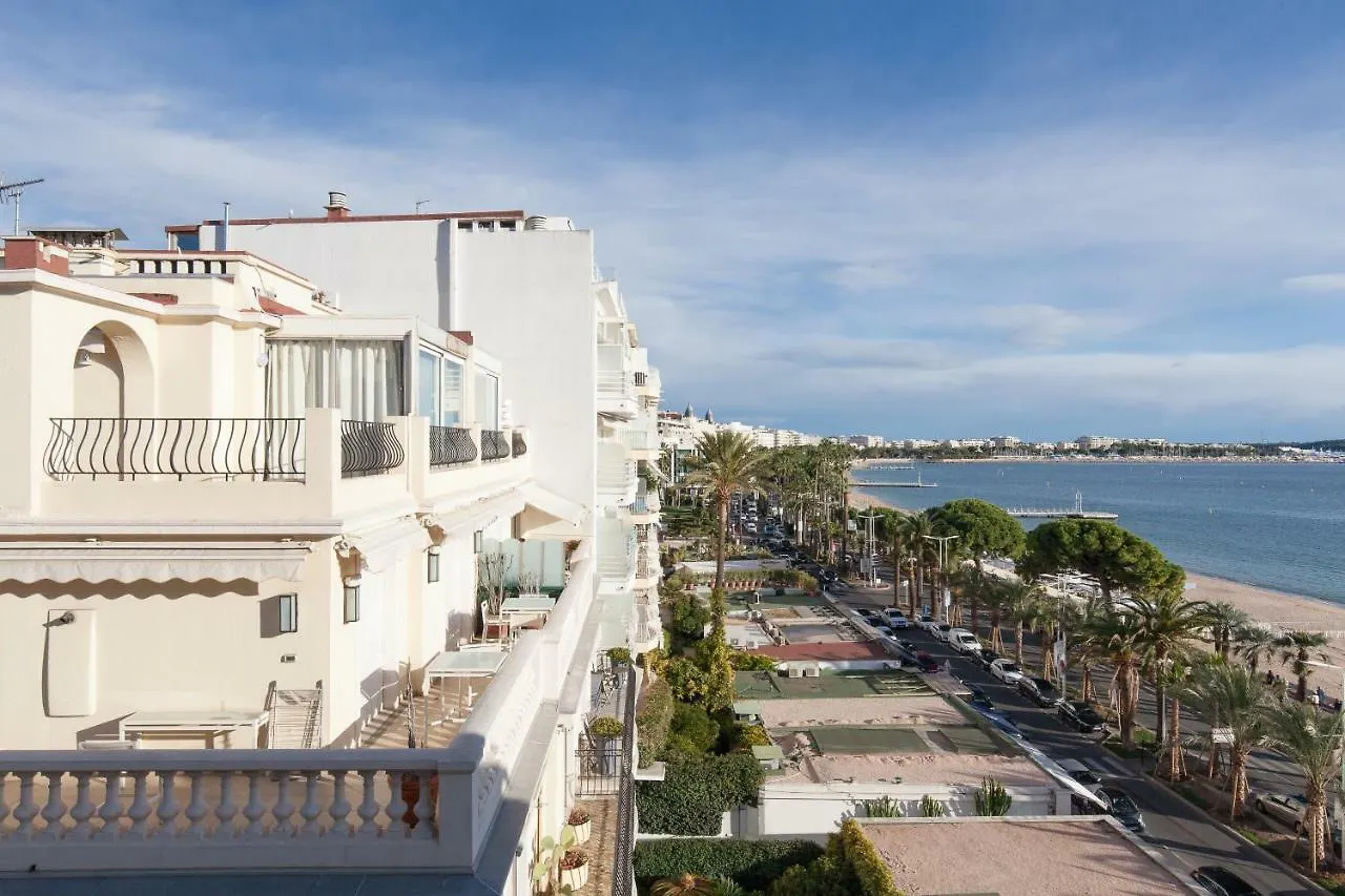 Violet, Bord De Mer Cannes